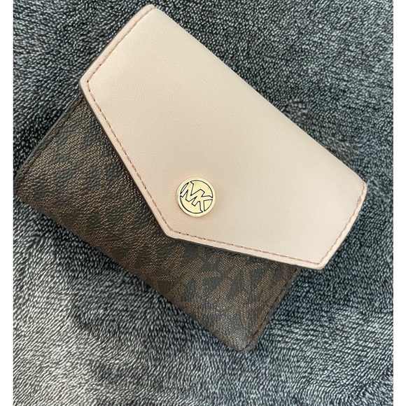Micheal Kors Mini Wallet - Picture 4 of 4